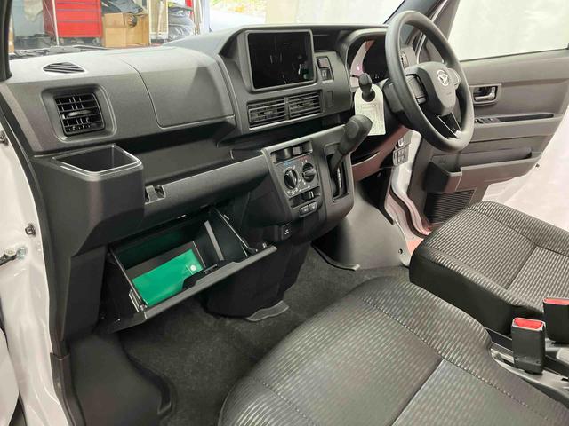 ハイゼットカーゴクルーズターボ元展示車　点検記録簿　衝突被害軽減システム　禁煙　レーンキープ　横滑り防止装置　電動格納ミラー　スマートキー　アイドリングストップ　１オーナー　セキュリティアラーム　オートライト　両側スライドドア（長崎県）の中古車