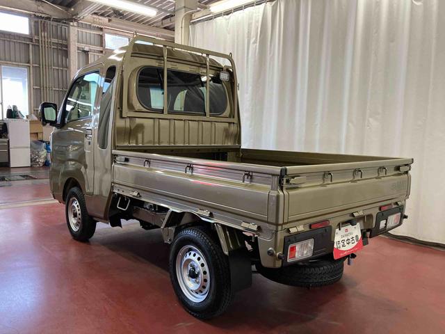 ハイゼットトラックジャンボエクストラ届出済未使用車　元展示車　２ＷＤ　ＣＶＴ車　衝突被害軽減システム　オートマチックハイビーム　オートライト　電動格納ミラー　スマートキー　ＬＥＤヘッドランプ　アイドリングストップ　禁煙　１オーナー（長崎県）の中古車