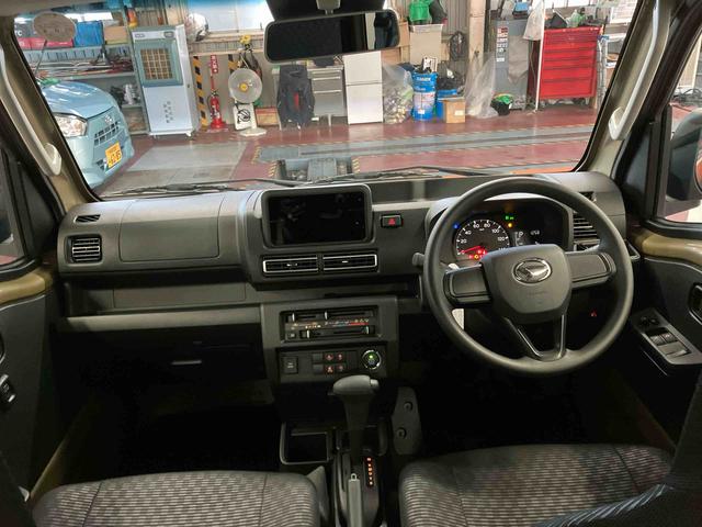 ハイゼットトラックジャンボエクストラ届出済未使用車　元展示車　２ＷＤ　ＣＶＴ車　衝突被害軽減システム　オートマチックハイビーム　オートライト　電動格納ミラー　スマートキー　ＬＥＤヘッドランプ　アイドリングストップ　禁煙　１オーナー（長崎県）の中古車