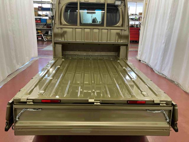 ハイゼットトラックジャンボエクストラ届出済未使用車　元展示車　２ＷＤ　ＣＶＴ車　衝突被害軽減システム　オートマチックハイビーム　オートライト　電動格納ミラー　スマートキー　ＬＥＤヘッドランプ　アイドリングストップ　禁煙　１オーナー（長崎県）の中古車