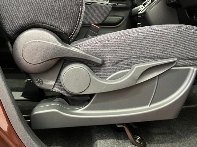 ムーヴＧ届出済未使用車　元展示車　禁煙車　オートマチックハイビーム　ＬＥＤヘッドランプ　電動格納ミラー　アイドリングストップ　レーンアシスト　オートライト　片側電動両側スライドドア　衝突被害軽減システム（長崎県）の中古車
