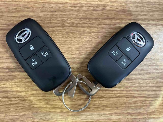 ハイゼットカーゴデッキバンＧ届出済未使用車　元展示車　両側電動スライドドア　スマートキー　プッシュスタート　衝突回避支援システム　ＬＥＤヘッドライト　レーンキープアシスト　電動格納ドアミラー　エアバッグ　オートマチックハイビーム（長崎県）の中古車