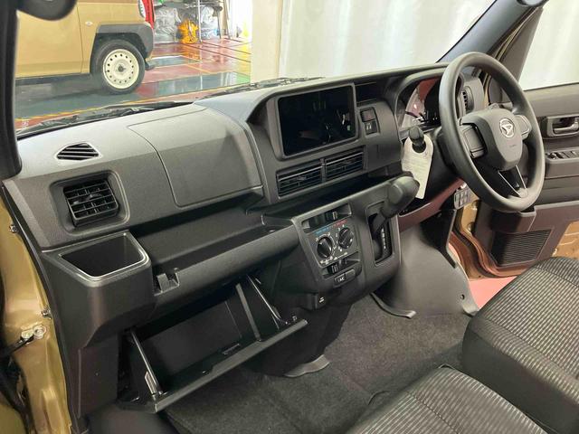 ハイゼットカーゴデッキバンＧ届出済未使用車　元展示車　両側電動スライドドア　スマートキー　プッシュスタート　衝突回避支援システム　ＬＥＤヘッドライト　レーンキープアシスト　電動格納ドアミラー　エアバッグ　オートマチックハイビーム（長崎県）の中古車