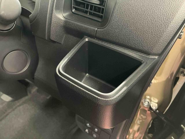 ハイゼットカーゴデッキバンＧ届出済未使用車　元展示車　両側電動スライドドア　スマートキー　プッシュスタート　衝突回避支援システム　ＬＥＤヘッドライト　レーンキープアシスト　電動格納ドアミラー　エアバッグ　オートマチックハイビーム（長崎県）の中古車