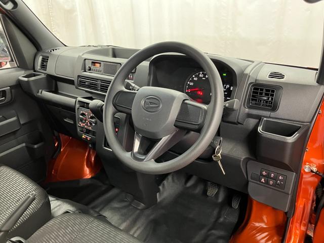 ハイゼットカーゴDX届出済未使用車 元展示車 CVT 衝突被害軽減システム オートマチックハイビーム 禁煙車 オートライト ESC アイドリングストップ Wエアバッグ アンチロックブレーキ レーンキープアシスト(長崎県)の中古車