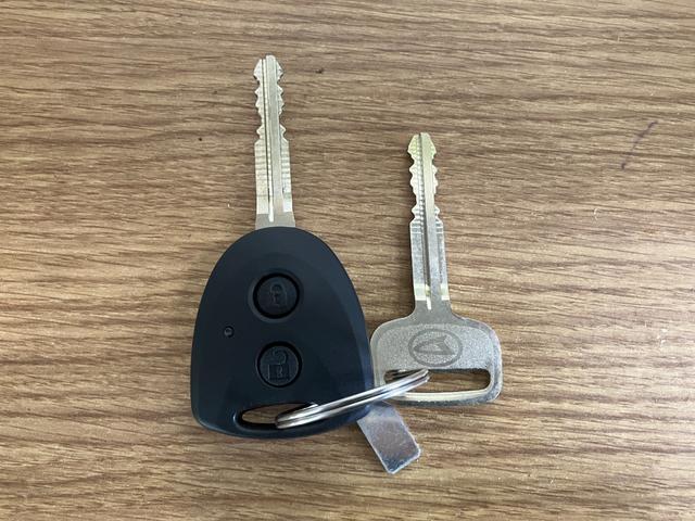 ハイゼットカーゴDX届出済未使用車 元展示車 CVT 衝突被害軽減システム オートマチックハイビーム 禁煙車 オートライト ESC アイドリングストップ Wエアバッグ アンチロックブレーキ レーンキープアシスト(長崎県)の中古車