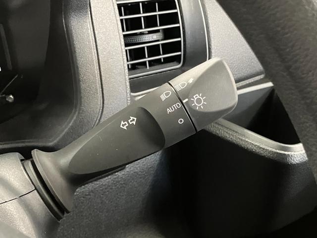 ハイゼットカーゴDX届出済未使用車 元展示車 CVT 衝突被害軽減システム オートマチックハイビーム 禁煙車 オートライト ESC アイドリングストップ Wエアバッグ アンチロックブレーキ レーンキープアシスト(長崎県)の中古車