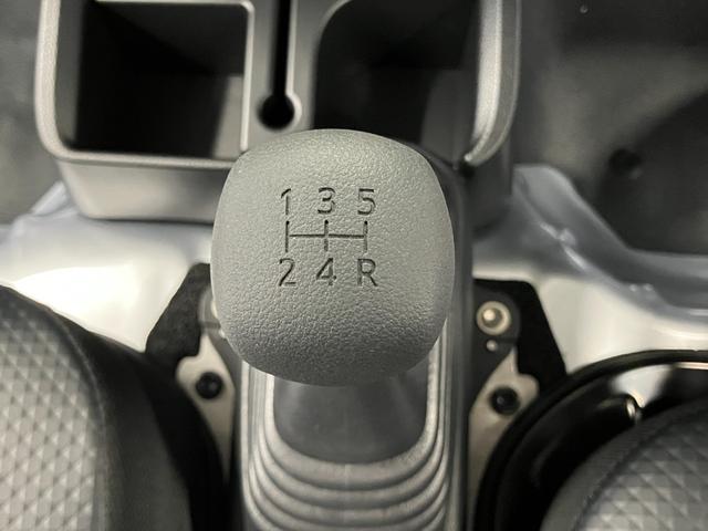 ハイゼットトラックスタンダード届出済未使用車　元展示車　２ＷＤ　マニュアル車　１オーナー　衝突被害軽減システム　エアコン　レーンキープアシスト　アイドリングストップ　エアバッグ　禁煙　オートマチックハイビーム　オートライト（長崎県）の中古車