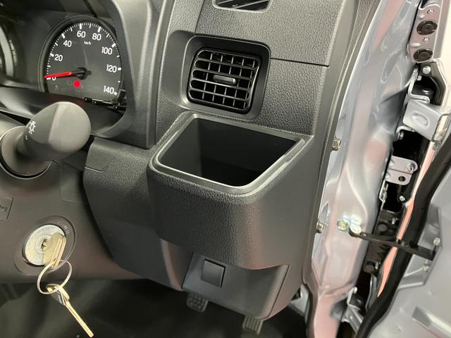 ハイゼットトラックスタンダード届出済未使用車　元展示車　２ＷＤ　マニュアル車　１オーナー　衝突被害軽減システム　エアコン　レーンキープアシスト　アイドリングストップ　エアバッグ　禁煙　オートマチックハイビーム　オートライト（長崎県）の中古車