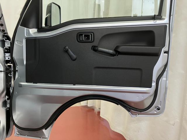 ハイゼットトラックスタンダード届出済未使用車　元展示車　２ＷＤ　マニュアル車　１オーナー　衝突被害軽減システム　エアコン　レーンキープアシスト　アイドリングストップ　エアバッグ　禁煙　オートマチックハイビーム　オートライト（長崎県）の中古車