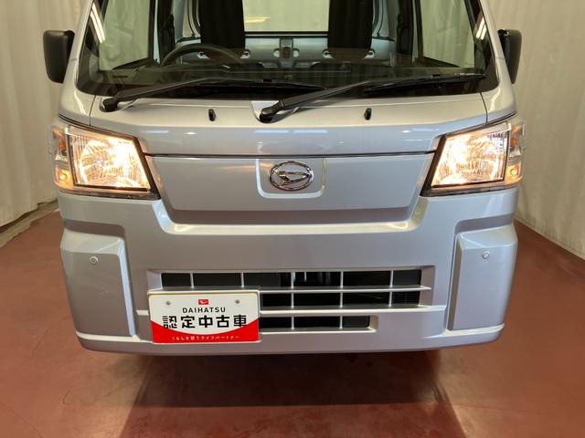 ハイゼットトラックスタンダード届出済未使用車　元展示車　２ＷＤ　マニュアル車　１オーナー　衝突被害軽減システム　エアコン　レーンキープアシスト　アイドリングストップ　エアバッグ　禁煙　オートマチックハイビーム　オートライト（長崎県）の中古車