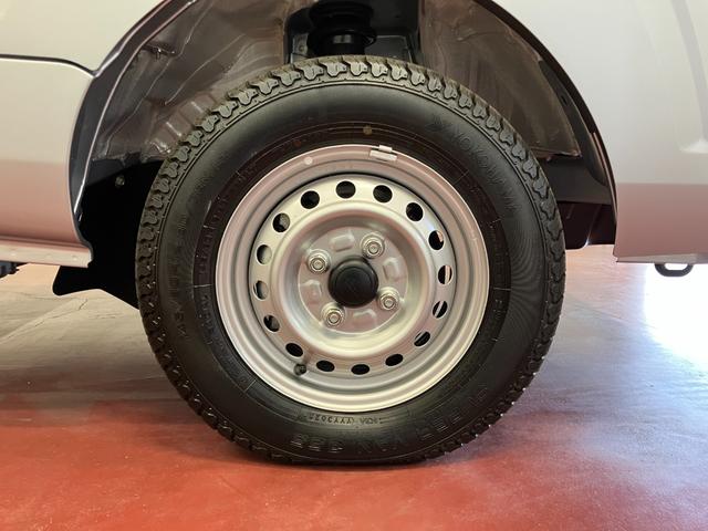 ハイゼットトラックスタンダード届出済未使用車　元展示車　２ＷＤ　マニュアル車　１オーナー　衝突被害軽減システム　エアコン　レーンキープアシスト　アイドリングストップ　エアバッグ　禁煙　オートマチックハイビーム　オートライト（長崎県）の中古車