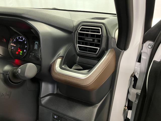 ムーヴＧ届出済未使用車　元展示車　禁煙車　オートマチックハイビーム　ＬＥＤヘッドランプ　電動格納ミラー　アイドリングストップ　レーンアシスト　オートライト　片側電動両側スライドドア　衝突被害軽減システム（長崎県）の中古車