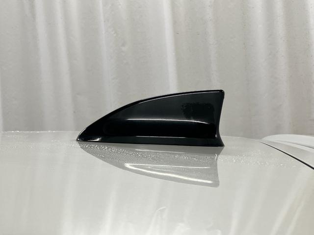 フィットe:HEVリュクス下取車 衝突被害軽減システム ナビ 前後ドラレコ アダプティブクルーズコントロール シートヒーター ETC 電子パーキング 障害物センサー SOSボタン フルセグTV(長崎県)の中古車