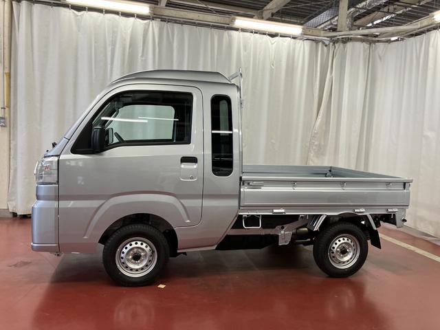 ハイゼットトラックジャンボスタンダード届出済未使用車 元展示車 2WD マニュアル車 1オーナー 衝突被害軽減システム エアコン ラジオ レーンキープアシスト アイドリングストップ エアバッグ 禁煙 オートマチックハイビーム オートライト(長崎県)の中古車