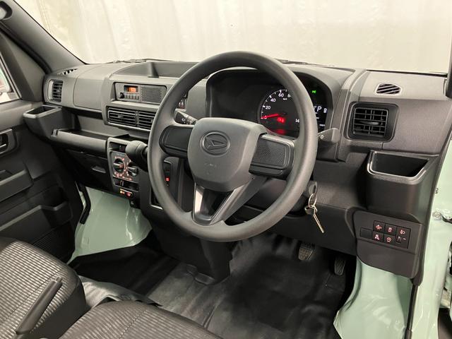 ハイゼットカーゴDX届出済未使用車 元展示車 1オーナー 衝突被害軽減システム オートマチックハイビーム 禁煙車 オートライト アイドリングストップ ラジオ 運転席エアバッグ 助手席エアバッグ ABS 両側スライドドア(長崎県)の中古車