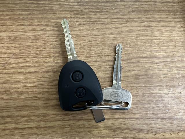 ハイゼットカーゴDX届出済未使用車 元展示車 1オーナー 衝突被害軽減システム オートマチックハイビーム 禁煙車 オートライト アイドリングストップ ラジオ 運転席エアバッグ 助手席エアバッグ ABS 両側スライドドア(長崎県)の中古車