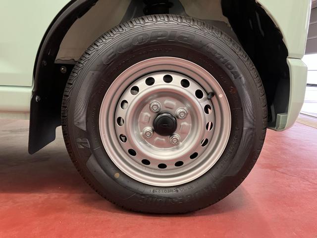 ハイゼットカーゴDX届出済未使用車 元展示車 1オーナー 衝突被害軽減システム オートマチックハイビーム 禁煙車 オートライト アイドリングストップ ラジオ 運転席エアバッグ 助手席エアバッグ ABS 両側スライドドア(長崎県)の中古車