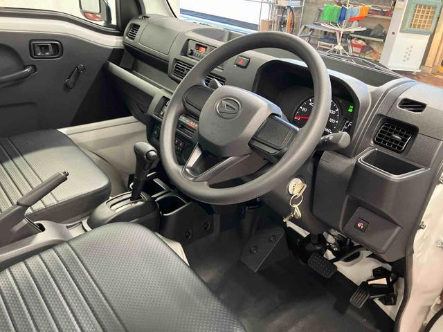 ハイゼットトラックスタンダード 農用スペシャル届出済使用車 展示車 4WD CVT 1オーナー 禁煙車 ラジオ パワーステアリング 運転席助手席エアバック オートライト 衝突被害軽減システム オートハイビーム アイドリングストップ(長崎県)の中古車