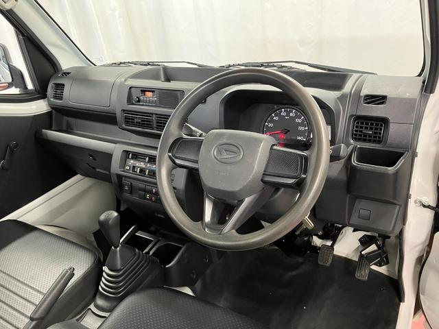 ハイゼットトラックスタンダードマニュアル車 2WD AM/FMラジオ アイドリングストップ 運転席エアバック 助手席エアバック 横滑り防止 エアコン パワステ 記録簿付き アンチロックブレーキ オートライト(長崎県)の中古車