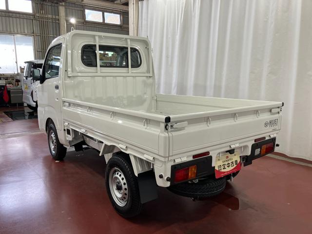 ハイゼットトラックスタンダード元展示車　届出済未使用車　４ＷＤ　ＣＶＴ　禁煙車　オートライト　衝突被害軽減システム　横滑り防止装置　オートハイビーム　オートライト　アイドリングストップ　アクセサリーソケット（長崎県）の中古車