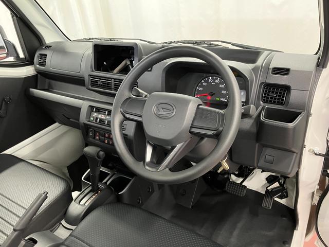 ハイゼットトラックスタンダード元展示車　届出済未使用車　４ＷＤ　ＣＶＴ　禁煙車　オートライト　衝突被害軽減システム　横滑り防止装置　オートハイビーム　オートライト　アイドリングストップ　アクセサリーソケット（長崎県）の中古車