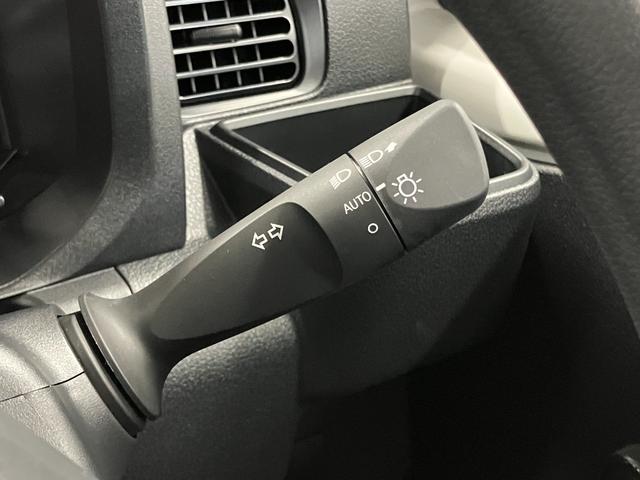 ハイゼットトラックスタンダード元展示車　届出済未使用車　４ＷＤ　ＣＶＴ　禁煙車　オートライト　衝突被害軽減システム　横滑り防止装置　オートハイビーム　オートライト　アイドリングストップ　アクセサリーソケット（長崎県）の中古車