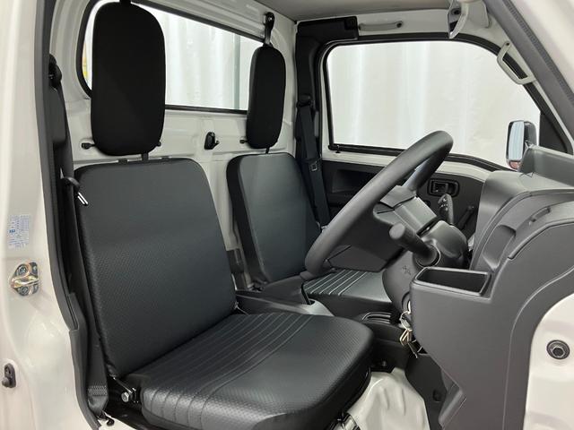 ハイゼットトラックスタンダード元展示車　届出済未使用車　４ＷＤ　ＣＶＴ　禁煙車　オートライト　衝突被害軽減システム　横滑り防止装置　オートハイビーム　オートライト　アイドリングストップ　アクセサリーソケット（長崎県）の中古車