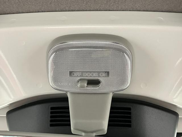 ハイゼットトラックスタンダード元展示車　届出済未使用車　４ＷＤ　ＣＶＴ　禁煙車　オートライト　衝突被害軽減システム　横滑り防止装置　オートハイビーム　オートライト　アイドリングストップ　アクセサリーソケット（長崎県）の中古車