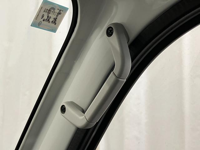 ハイゼットトラックスタンダード元展示車　届出済未使用車　４ＷＤ　ＣＶＴ　禁煙車　オートライト　衝突被害軽減システム　横滑り防止装置　オートハイビーム　オートライト　アイドリングストップ　アクセサリーソケット（長崎県）の中古車