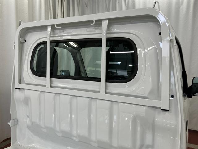 ハイゼットトラックスタンダード元展示車　届出済未使用車　４ＷＤ　ＣＶＴ　禁煙車　オートライト　衝突被害軽減システム　横滑り防止装置　オートハイビーム　オートライト　アイドリングストップ　アクセサリーソケット（長崎県）の中古車