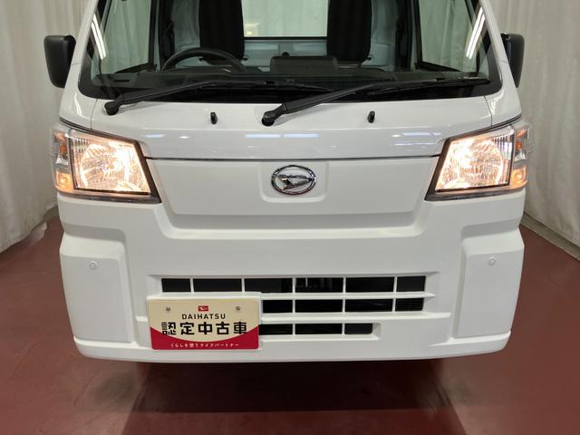 ハイゼットトラックスタンダード元展示車　届出済未使用車　４ＷＤ　ＣＶＴ　禁煙車　オートライト　衝突被害軽減システム　横滑り防止装置　オートハイビーム　オートライト　アイドリングストップ　アクセサリーソケット（長崎県）の中古車