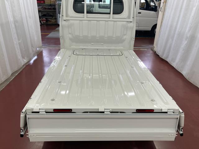 ハイゼットトラックスタンダード元展示車　届済未使用車　２ＷＤ　マニュアル車　１オーナー　盗難防止システム　衝突被害軽減システム　横滑り防止　運転席助手席エアバック　マニュアルエアコン　記録簿　オートハイビーム　ＡＢＳ　オートライト（長崎県）の中古車