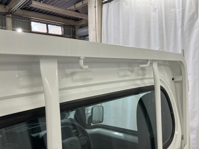 ハイゼットトラックスタンダード元展示車　届済未使用車　２ＷＤ　マニュアル車　１オーナー　盗難防止システム　衝突被害軽減システム　横滑り防止　運転席助手席エアバック　マニュアルエアコン　記録簿　オートハイビーム　ＡＢＳ　オートライト（長崎県）の中古車