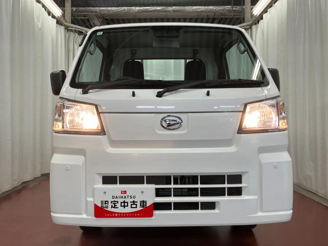 ハイゼットトラックスタンダード元展示車　届済未使用車　２ＷＤ　マニュアル車　１オーナー　盗難防止システム　衝突被害軽減システム　横滑り防止　運転席助手席エアバック　マニュアルエアコン　記録簿　オートハイビーム　ＡＢＳ　オートライト（長崎県）の中古車