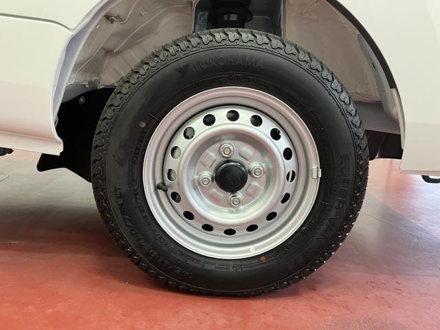 ハイゼットトラックスタンダード元展示車　届済未使用車　２ＷＤ　マニュアル車　１オーナー　盗難防止システム　衝突被害軽減システム　横滑り防止　運転席助手席エアバック　マニュアルエアコン　記録簿　オートハイビーム　ＡＢＳ　オートライト（長崎県）の中古車