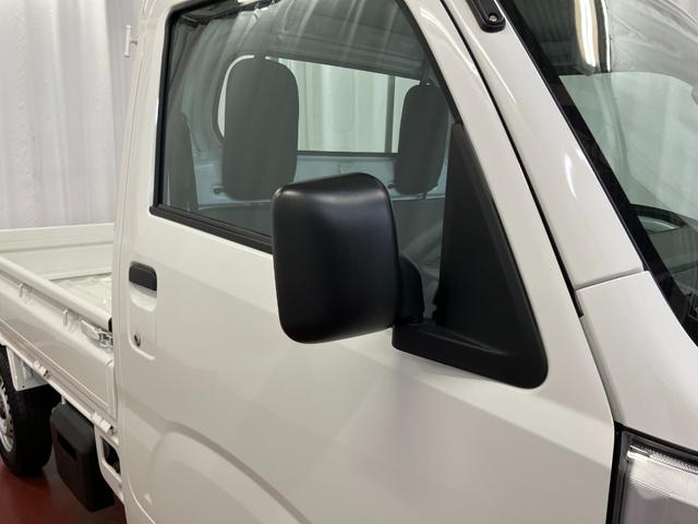 ハイゼットトラックスタンダード元展示車　届済未使用車　２ＷＤ　マニュアル車　１オーナー　盗難防止システム　衝突被害軽減システム　横滑り防止　運転席助手席エアバック　マニュアルエアコン　記録簿　オートハイビーム　ＡＢＳ　オートライト（長崎県）の中古車