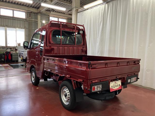 ハイゼットトラックジャンボエクストラ届出済未使用車　元展示車　４ＷＤ　ＣＶＴ車　１オーナー　禁煙　横滑防止装置　助手席エアバッグ　スマートキー　運転席エアバッグ　記録簿あり　ＡＢＳ　レーンキープアシスト　オートライト　ＬＥＤヘッドランプ（長崎県）の中古車