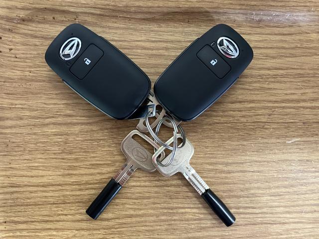 ハイゼットトラックジャンボエクストラ届出済未使用車　元展示車　４ＷＤ　ＣＶＴ車　１オーナー　禁煙　横滑防止装置　助手席エアバッグ　スマートキー　運転席エアバッグ　記録簿あり　ＡＢＳ　レーンキープアシスト　オートライト　ＬＥＤヘッドランプ（長崎県）の中古車