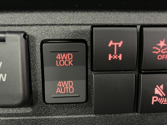 ハイゼットトラックジャンボエクストラ届出済未使用車　元展示車　４ＷＤ　ＣＶＴ車　１オーナー　禁煙　横滑防止装置　助手席エアバッグ　スマートキー　運転席エアバッグ　記録簿あり　ＡＢＳ　レーンキープアシスト　オートライト　ＬＥＤヘッドランプ（長崎県）の中古車