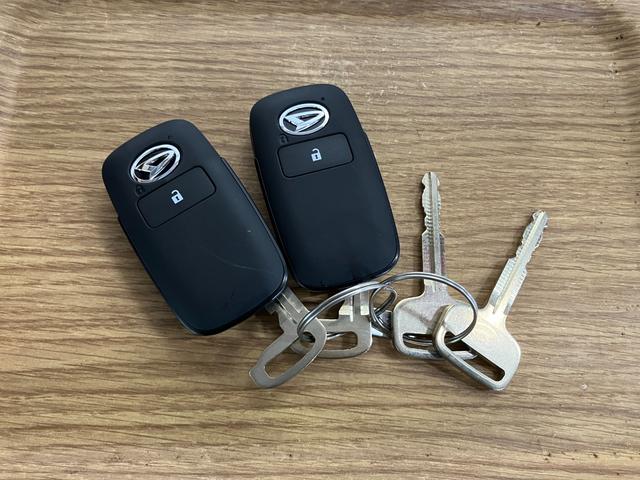 ハイゼットトラックジャンボエクストラ元展示車　届出済未使用車　４ＷＤ　マニュアル車　禁煙車　衝突被害軽減システム　レーンキープアシスト　ＬＥＤヘッドライト　プッシュスタートスイッチ　エアバッグ　オートマチックハイビーム　オートライト（長崎県）の中古車