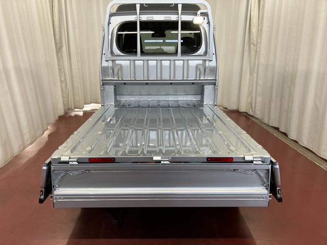 ハイゼットトラックジャンボエクストラ元展示車　届出済未使用車　４ＷＤ　マニュアル車　禁煙車　衝突被害軽減システム　レーンキープアシスト　ＬＥＤヘッドライト　プッシュスタートスイッチ　エアバッグ　オートマチックハイビーム　オートライト（長崎県）の中古車
