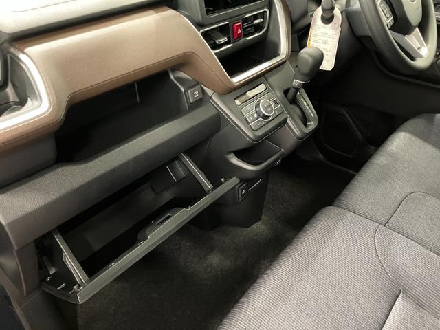 ムーヴＧ届出済未使用車　元展示車　片側電動両側スライドドア　禁煙車　１オーナー　アイドリングストップ　衝突被害軽減システム　電動格納ミラー　ＬＥＤヘッドランプ　スマートキー　オートライト　ベンチシート（長崎県）の中古車