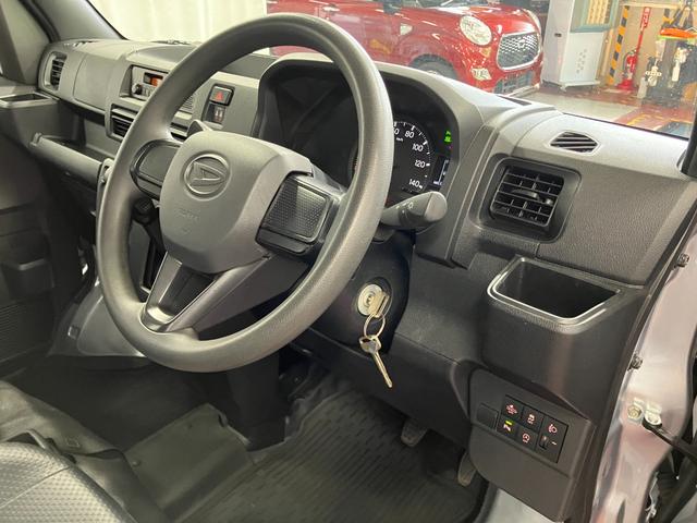 ハイゼットカーゴスペシャル下取車　２ＷＤ　ＣＶＴ　ハロゲンヘッドライト　ＡＭ／ＦＭラジオ　オートライト　オートマチックハイビーム　衝突安全ボディ　衝突被害軽減システム　ＥＳＣ　運転席エアバッグ　ＡＢＳ　メンテナンスノート（長崎県）の中古車