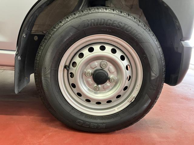 ハイゼットカーゴスペシャル下取車　２ＷＤ　ＣＶＴ　ハロゲンヘッドライト　ＡＭ／ＦＭラジオ　オートライト　オートマチックハイビーム　衝突安全ボディ　衝突被害軽減システム　ＥＳＣ　運転席エアバッグ　ＡＢＳ　メンテナンスノート（長崎県）の中古車