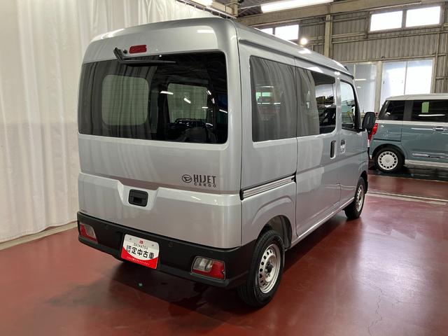 ハイゼットカーゴDX届出済未使用車 元展示車 1オーナー 衝突被害軽減システム オートマチックハイビーム 禁煙車 オートライト アイドリングストップ ラジオ 運転席エアバッグ 助手席エアバッグ ABS 両側スライドドア(長崎県)の中古車