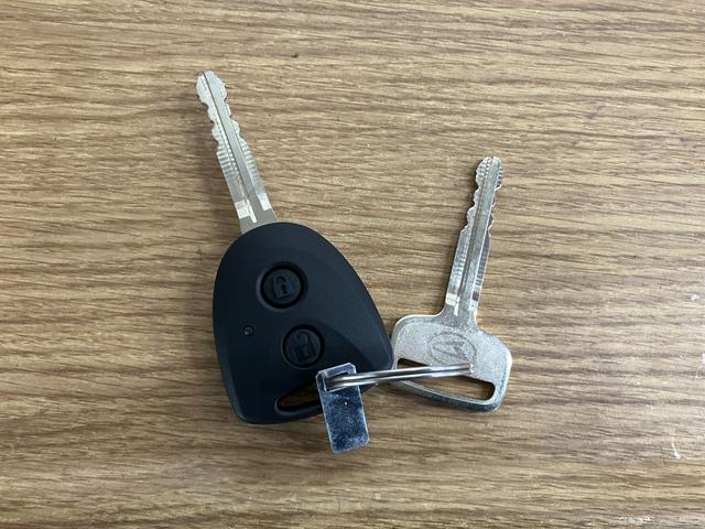 ハイゼットカーゴDX届出済未使用車 元展示車 1オーナー 衝突被害軽減システム オートマチックハイビーム 禁煙車 オートライト アイドリングストップ ラジオ 運転席エアバッグ 助手席エアバッグ ABS 両側スライドドア(長崎県)の中古車