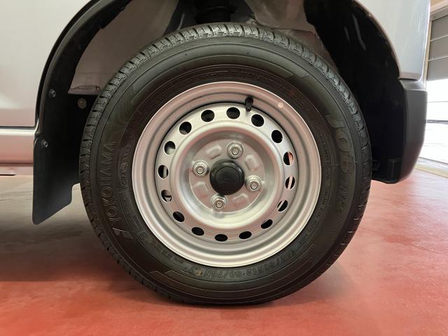 ハイゼットカーゴDX届出済未使用車 元展示車 1オーナー 衝突被害軽減システム オートマチックハイビーム 禁煙車 オートライト アイドリングストップ ラジオ 運転席エアバッグ 助手席エアバッグ ABS 両側スライドドア(長崎県)の中古車