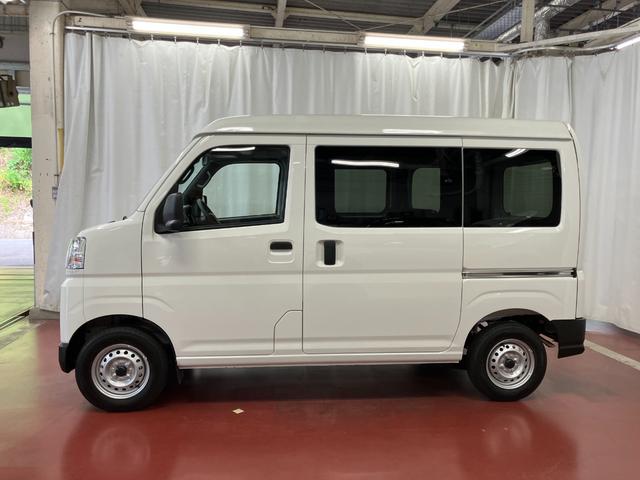 ハイゼットカーゴＤＸ届出済未使用車　元展示車　１オーナー　両側スライドドア　衝突被害軽減システム　オートマチックハイビーム　禁煙　オートライト　キーレス　アイドリングストップ　ラジオ　運転席エアバッグ　助手席エアバッグ（長崎県）の中古車