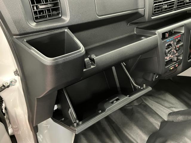ハイゼットカーゴＤＸ届出済未使用車　元展示車　１オーナー　両側スライドドア　衝突被害軽減システム　オートマチックハイビーム　禁煙　オートライト　キーレス　アイドリングストップ　ラジオ　運転席エアバッグ　助手席エアバッグ（長崎県）の中古車